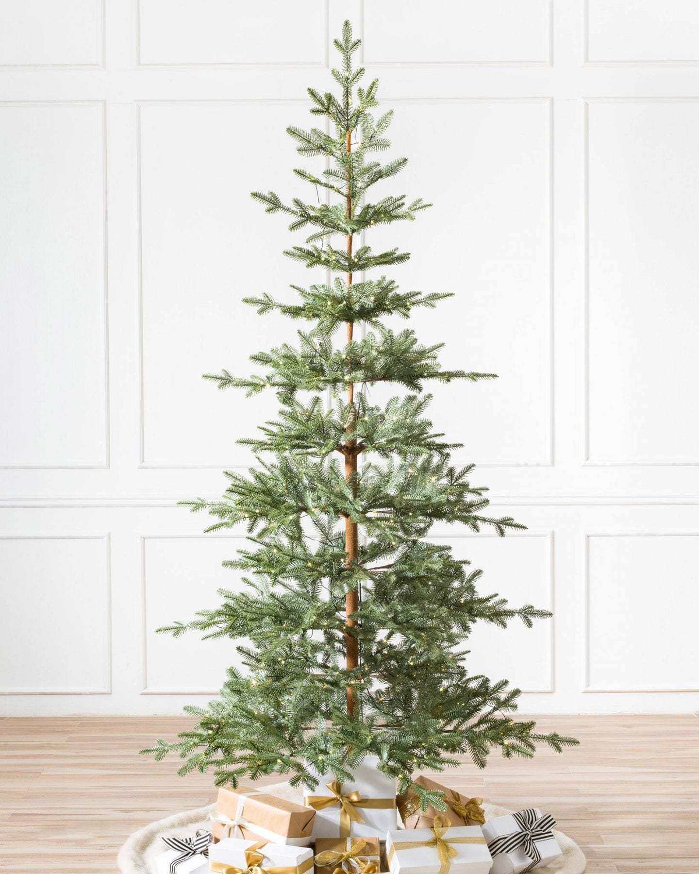 10 MINIMALIST CHRISTMAS DECOR IDEAS featured by top US life and style blog, Just Add Glam.