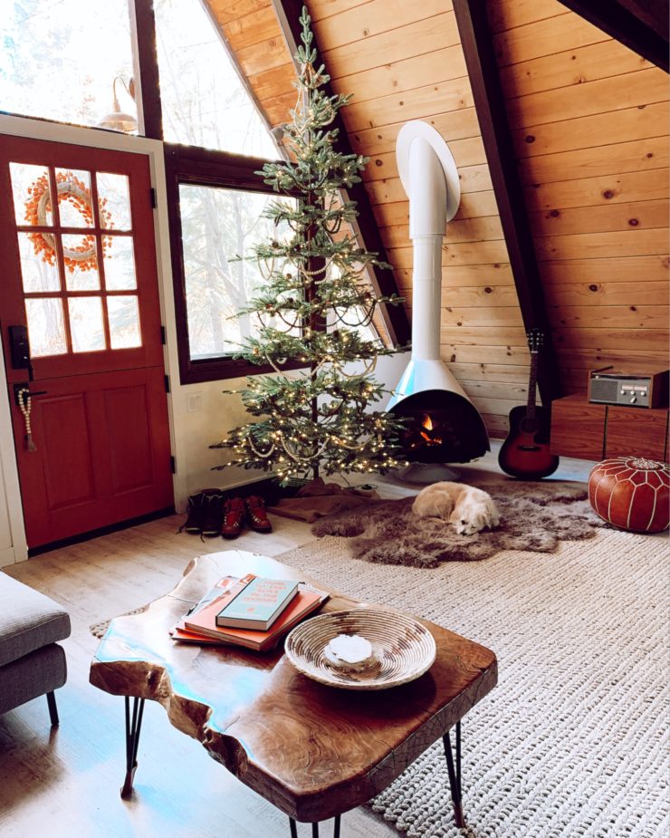 10 MINIMALIST CHRISTMAS DECOR IDEAS featured by top US life and style blog, Just Add Glam.